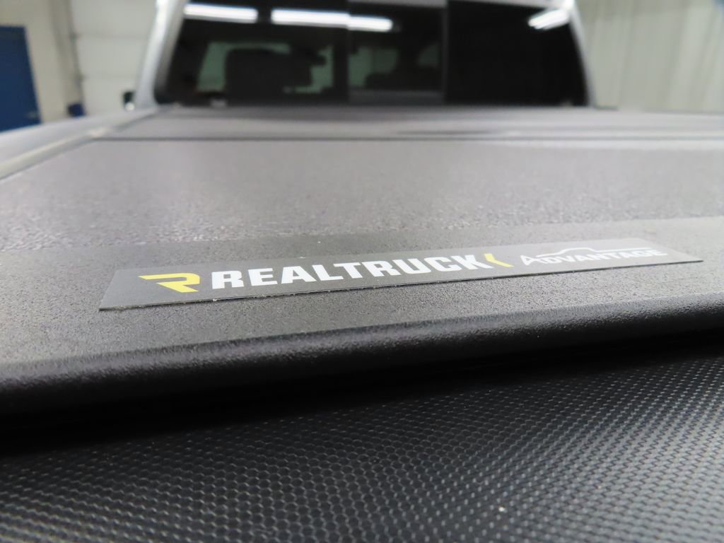 Used 2026 Chevrolet Colorado ZR2 w/ Technology Package AWD/4WD image 41