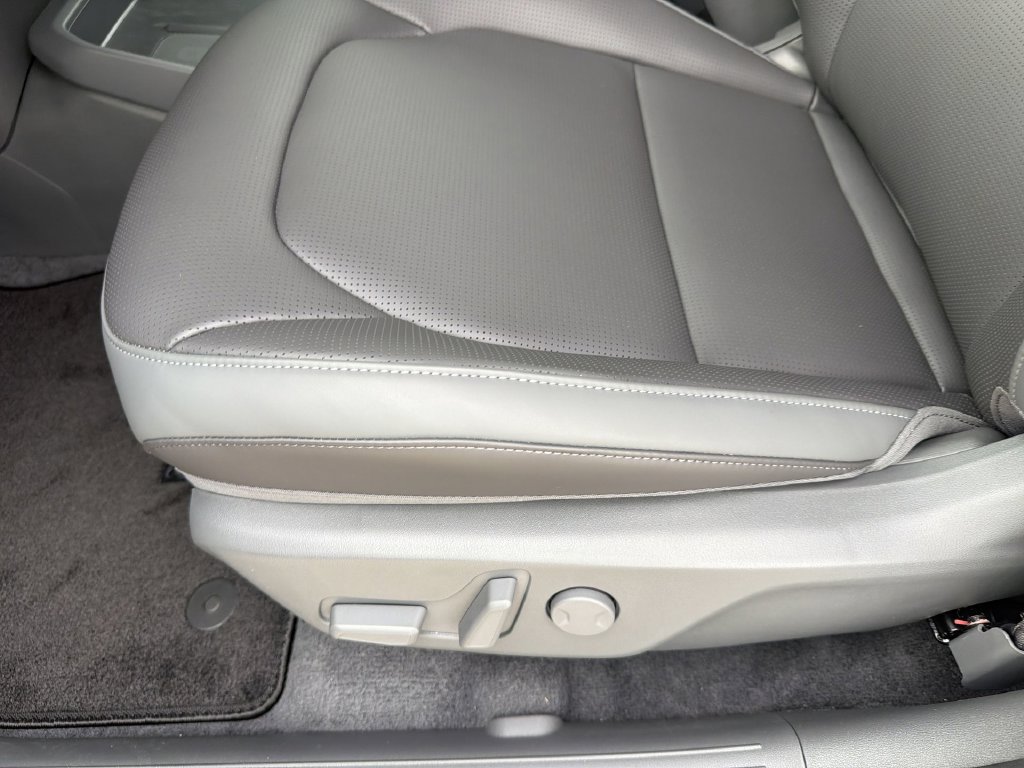 New 2027 Kia EV3 Wind FWD image 15