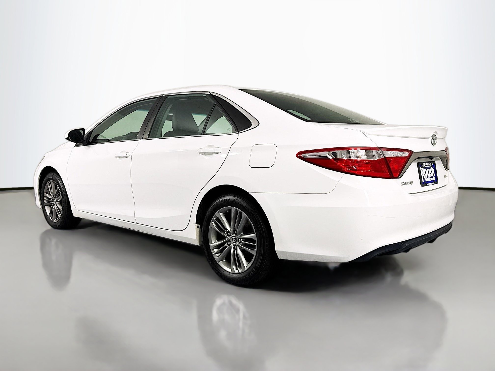Used 2015 Toyota Camry SE FWD image 7