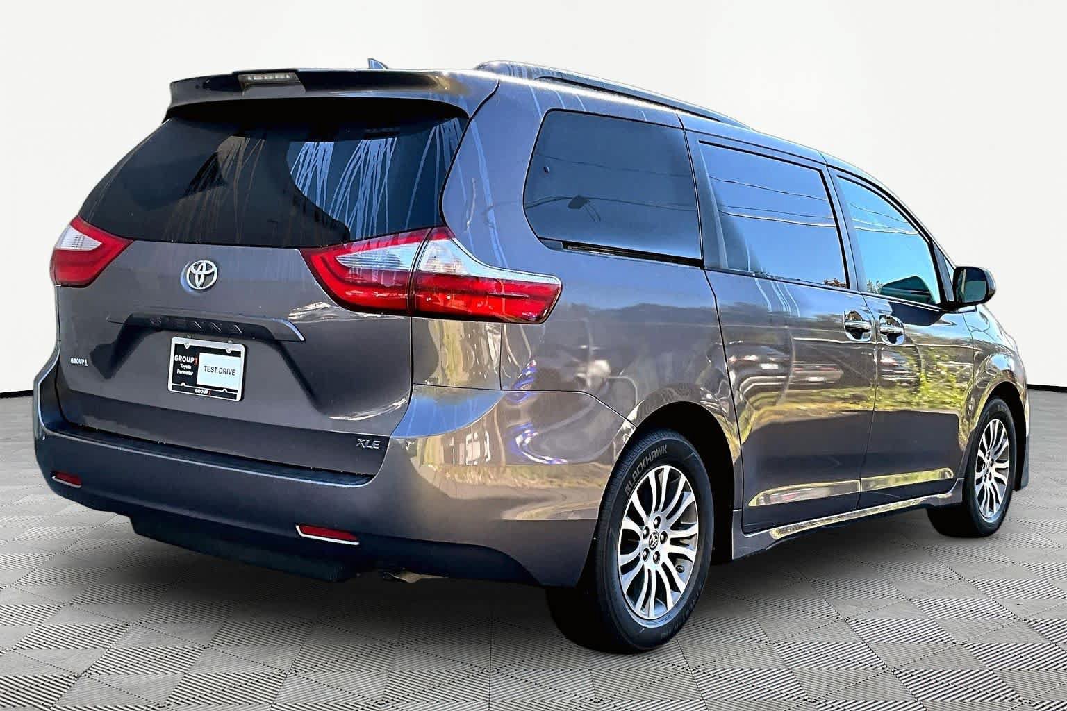 Used 2020 Toyota Sienna XLE FWD image 13