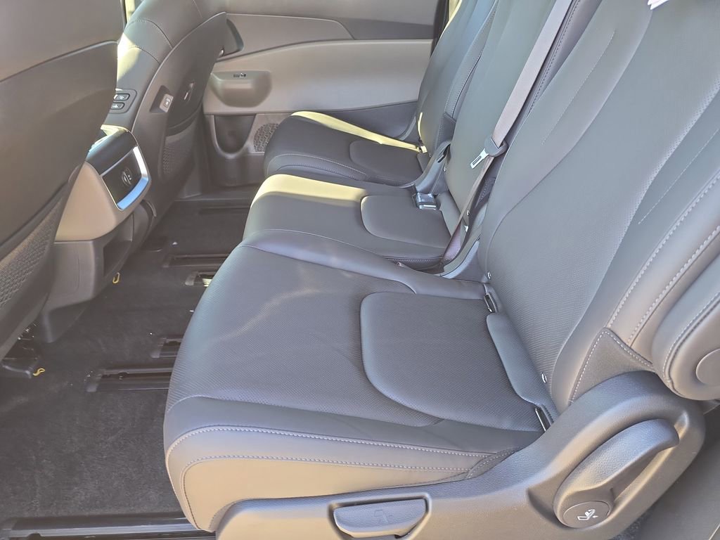 New 2026 Kia Carnival EX image 17