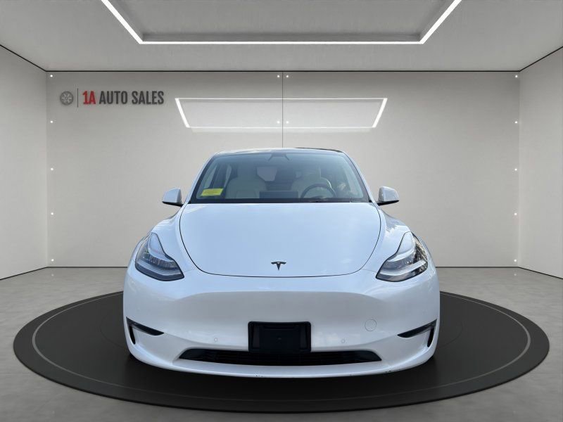 Used 2022 Tesla Model Y Long Range image 8