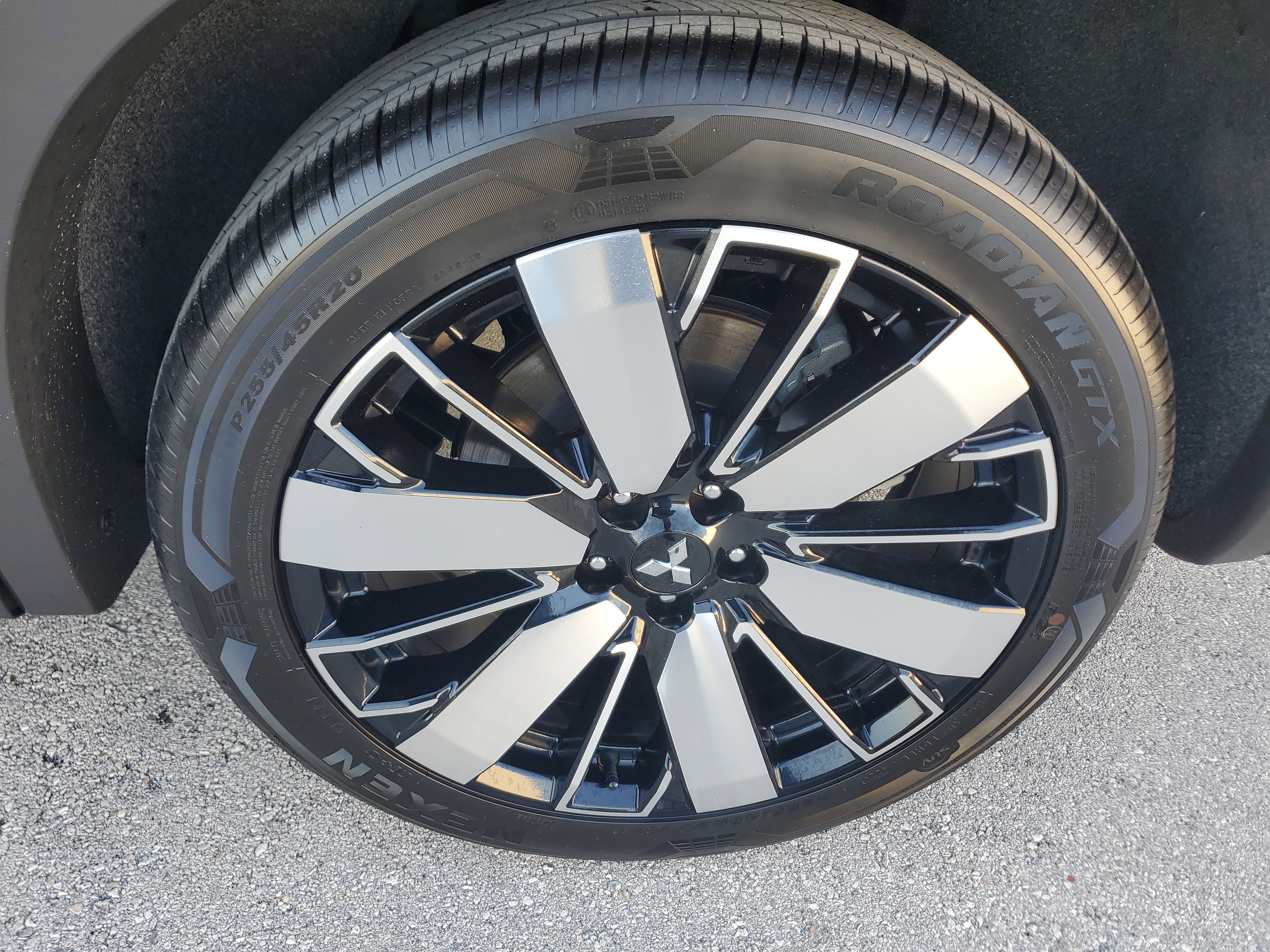 Used 2025 Mitsubishi Outlander SE image 30