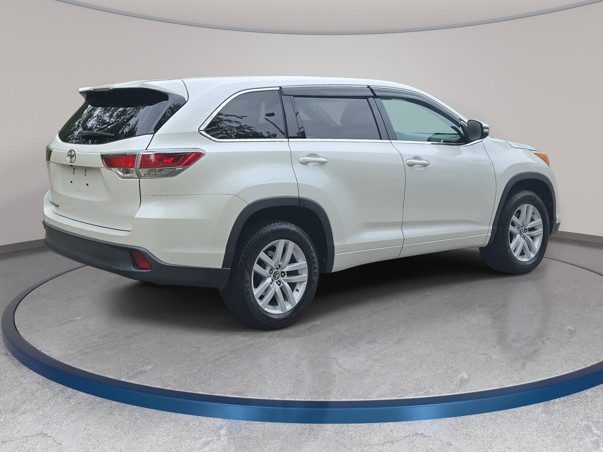 Used 2016 Toyota Highlander LE FWD image 5