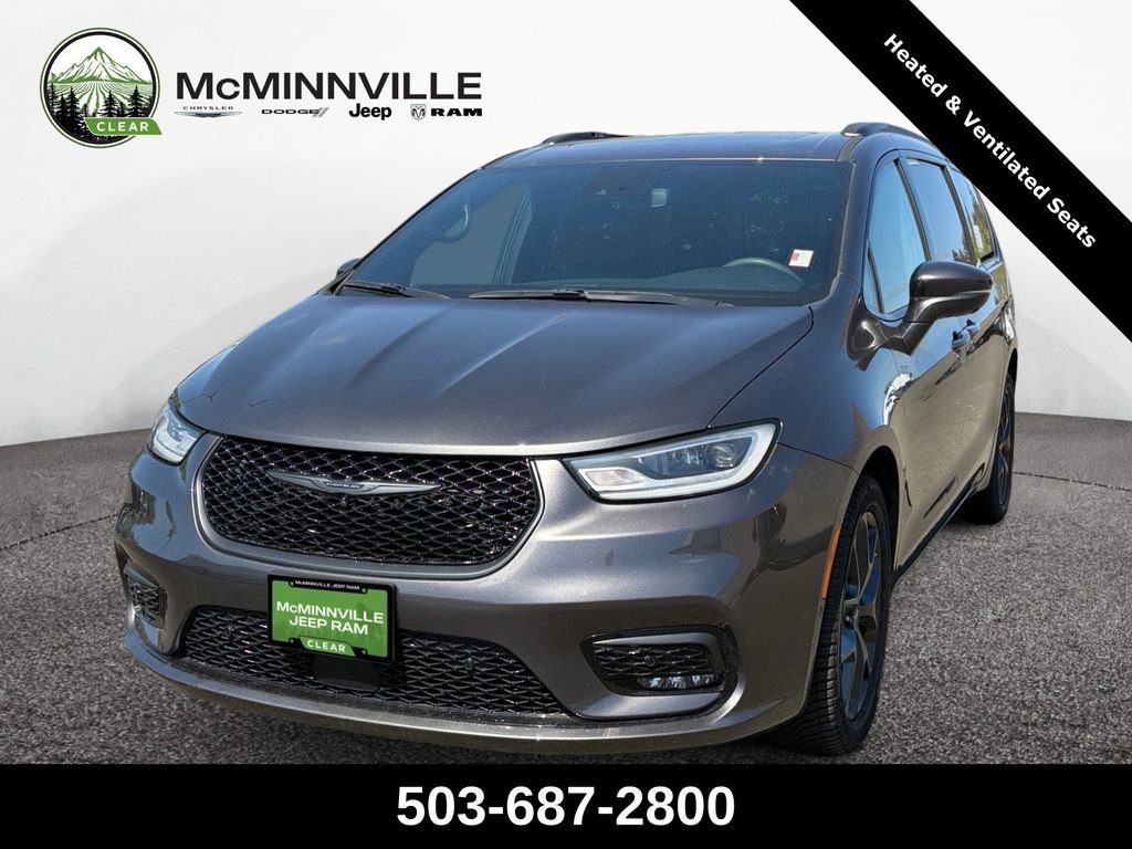 Certified 2022 Chrysler Pacifica Limited w/ Uconnect Theater Family Group AWD/4WD image 1