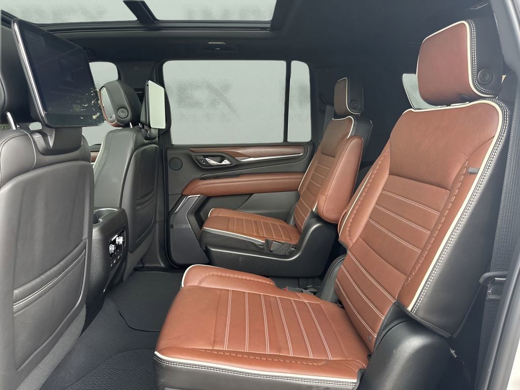 Used 2023 GMC Yukon XL Denali Ultimate w/ LPO, Floor Liner Package AWD/4WD image 23