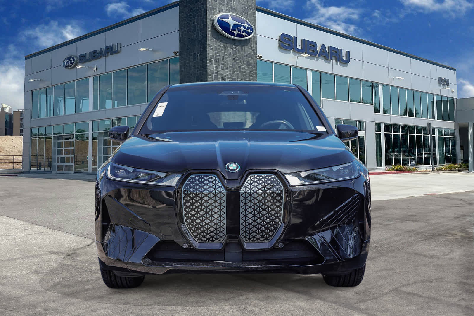 Used 2023 BMW iX xDrive50 w/ Sport Package image 2