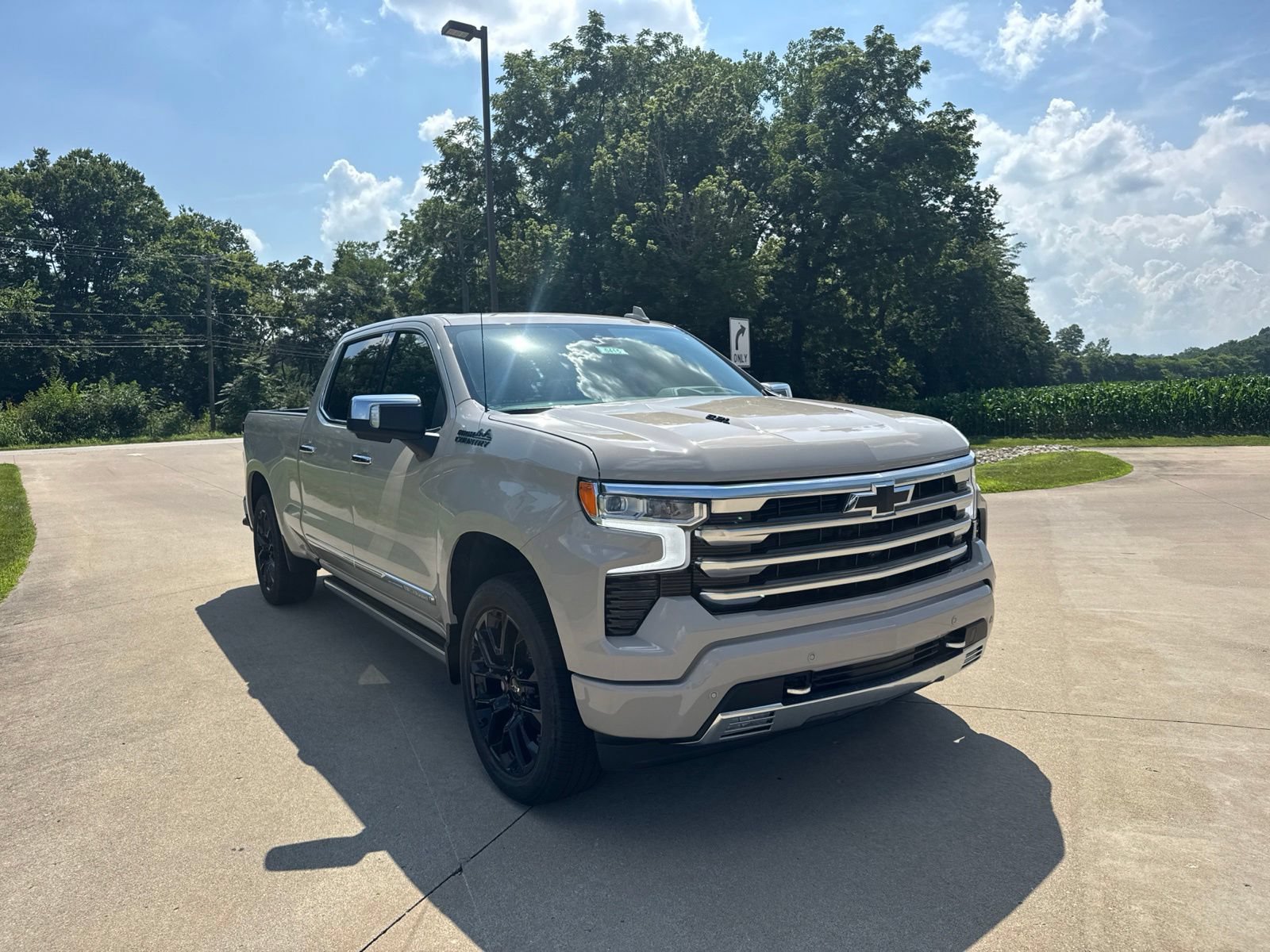 New 2026 Chevrolet Silverado 1500 High Country w/ Technology Package AWD/4WD image 3