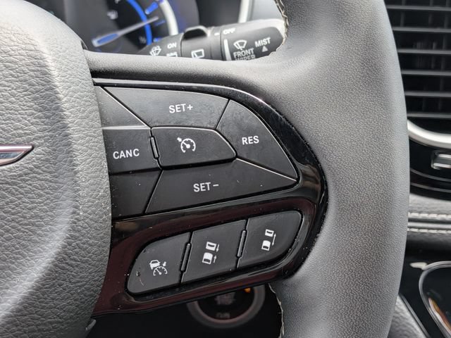Used 2024 Chrysler Pacifica Limited FWD image 27