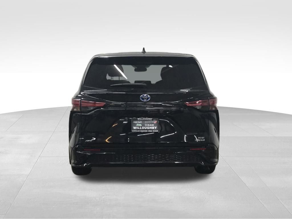 Used 2021 Toyota Sienna XSE image 7