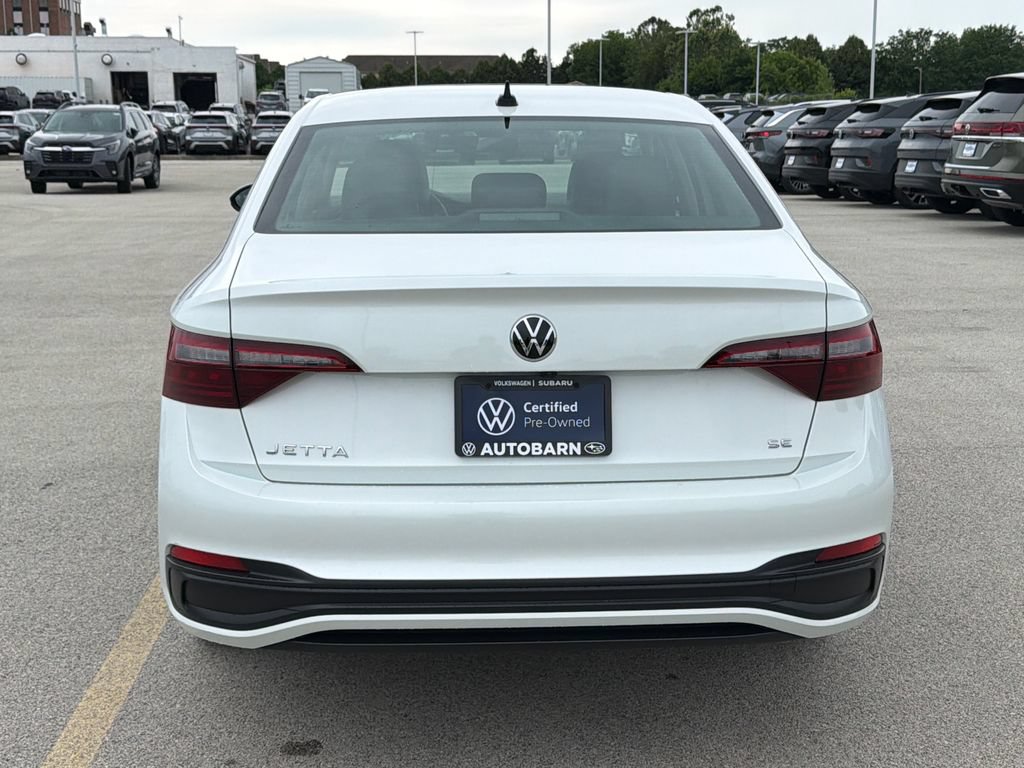 Certified 2023 Volkswagen Jetta SE w/ Panoramic Sunroof Package FWD image 5