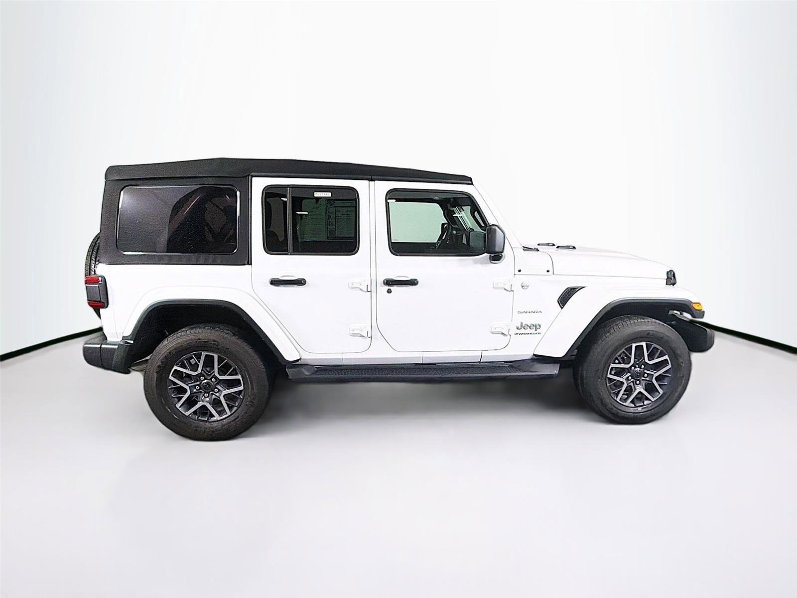 Used 2024 Jeep Wrangler Sahara w/ Technology Group image 8