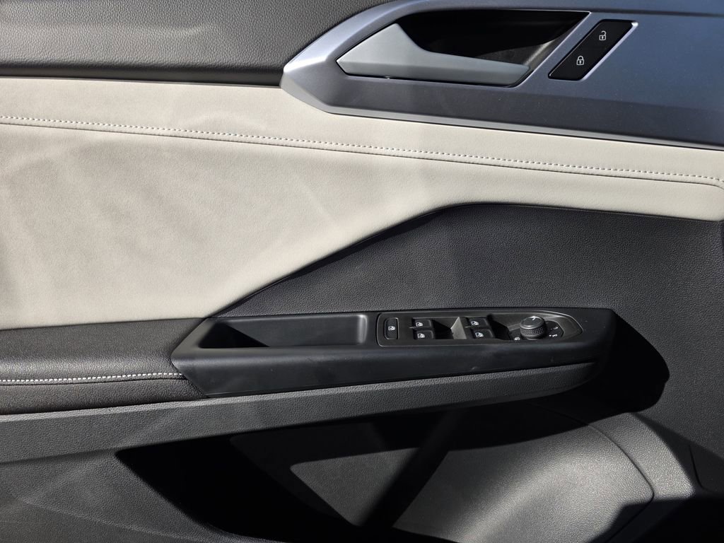 New 2026 Volkswagen Taos SE image 16