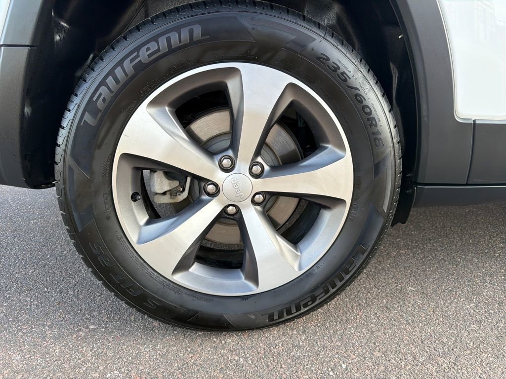 Used 2021 Jeep Cherokee Limited image 33