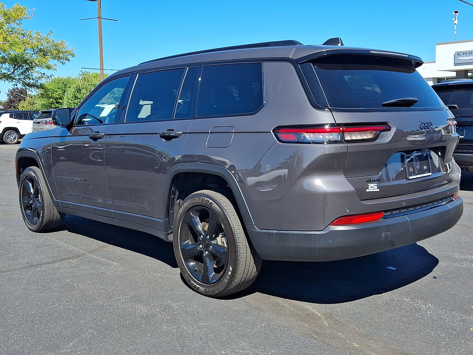 Used 2023 Jeep Grand Cherokee L Laredo AWD/4WD image 6