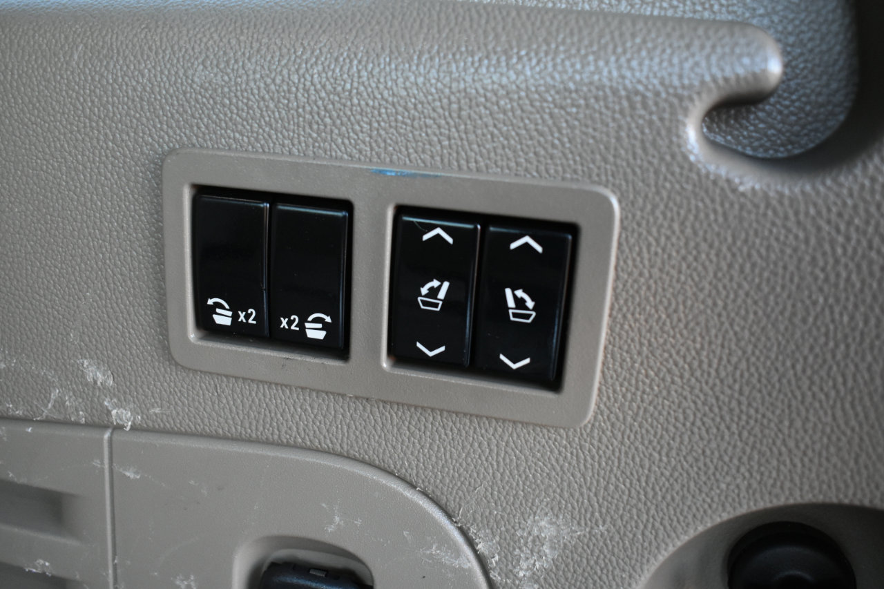 Used 2015 Chevrolet Suburban LTZ image 51