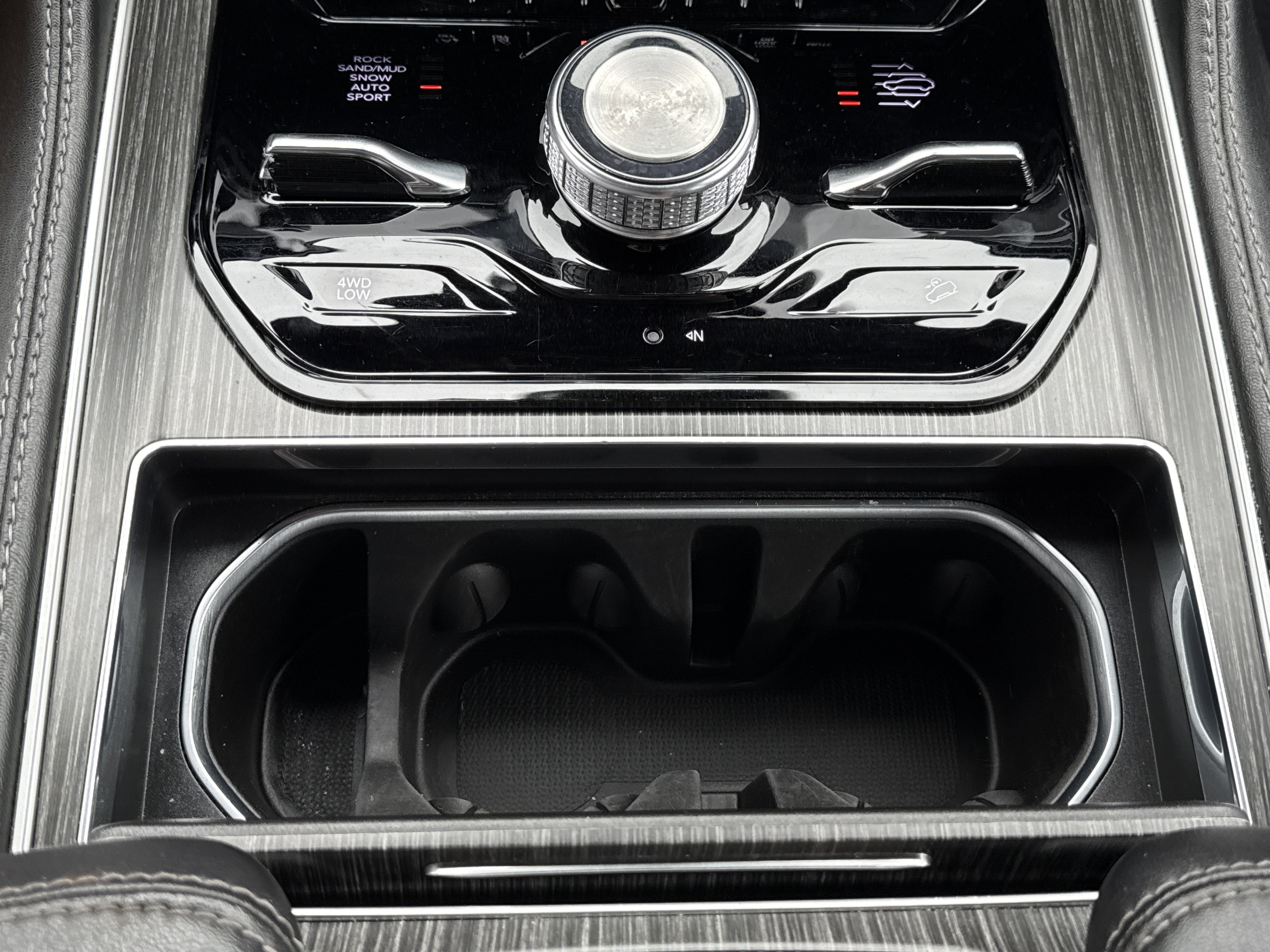 Used 2023 Jeep Wagoneer L Series III w/ Preferred Equipment Group image 28