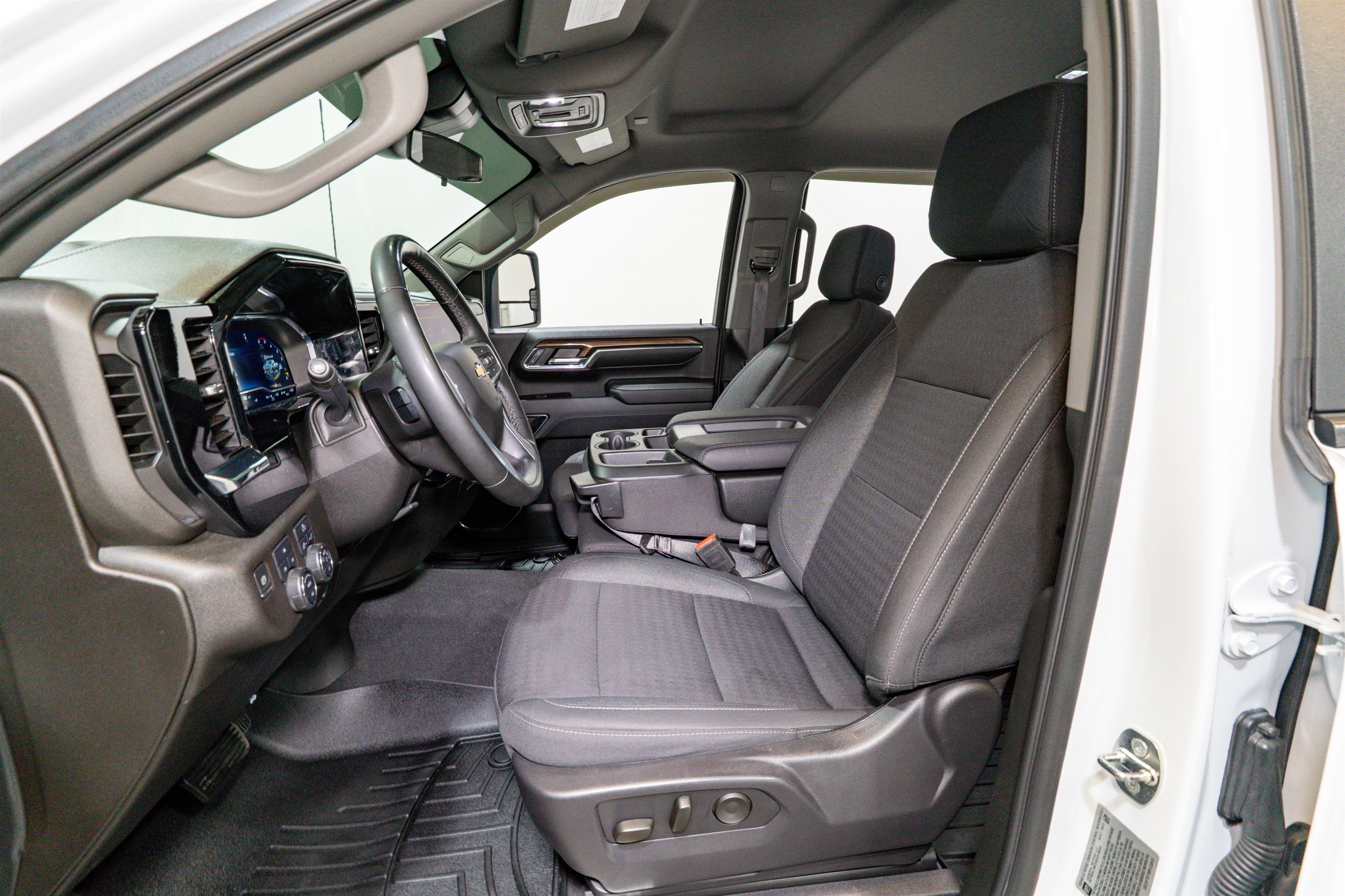 Used 2024 Chevrolet Silverado 3500 LT w/ Convenience Package image 17