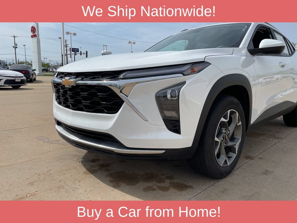 Used 2025 Chevrolet Trax LT w/ LT Convenience Package FWD image 14