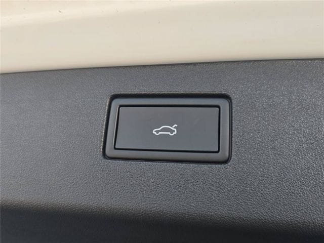 New 2026 Volkswagen Tiguan SE FWD image 25