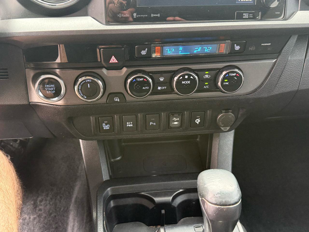 Used 2017 Toyota Tacoma TRD Sport w/ Premium & Technology Package image 25