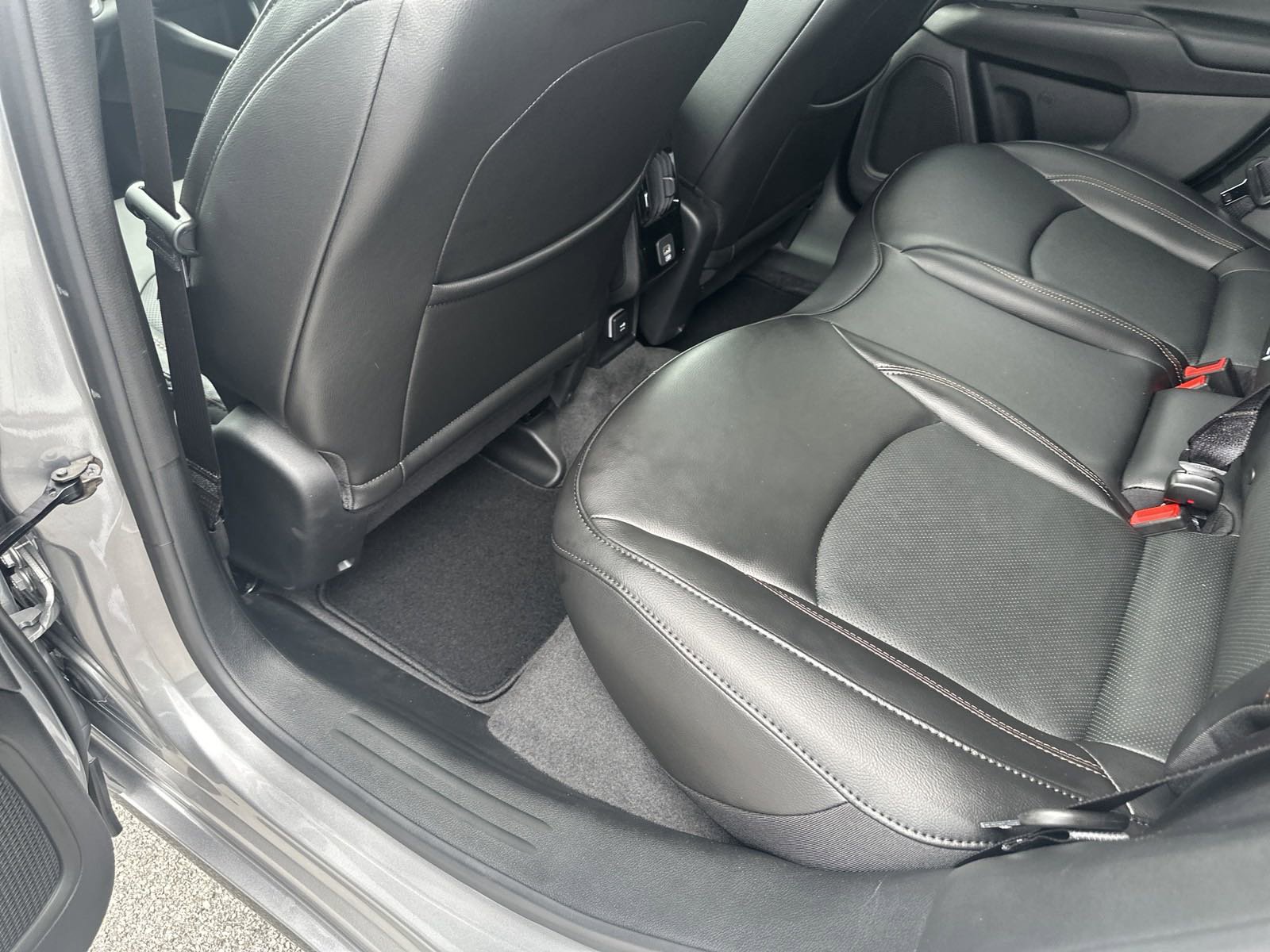 Used 2023 Jeep Compass Limited image 16