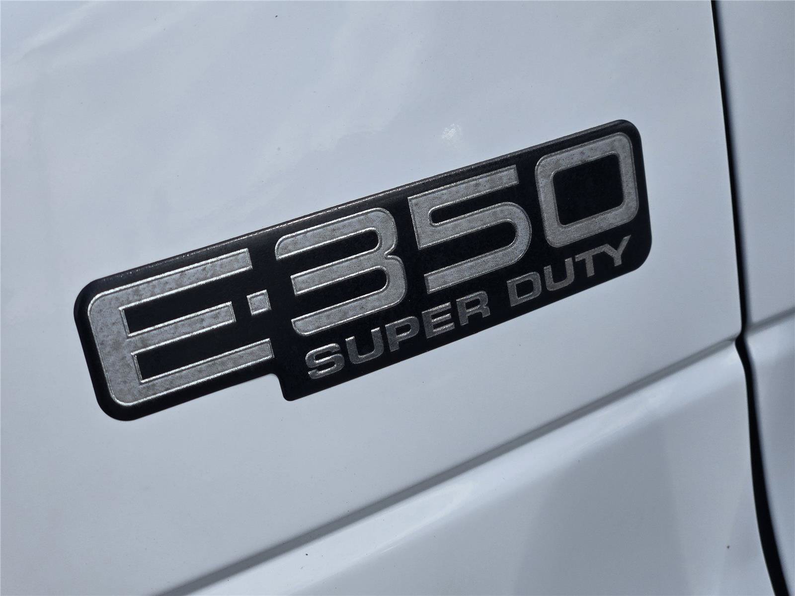 Used 2003 Ford E-350 and Econoline 350 Super Duty RWD image 13