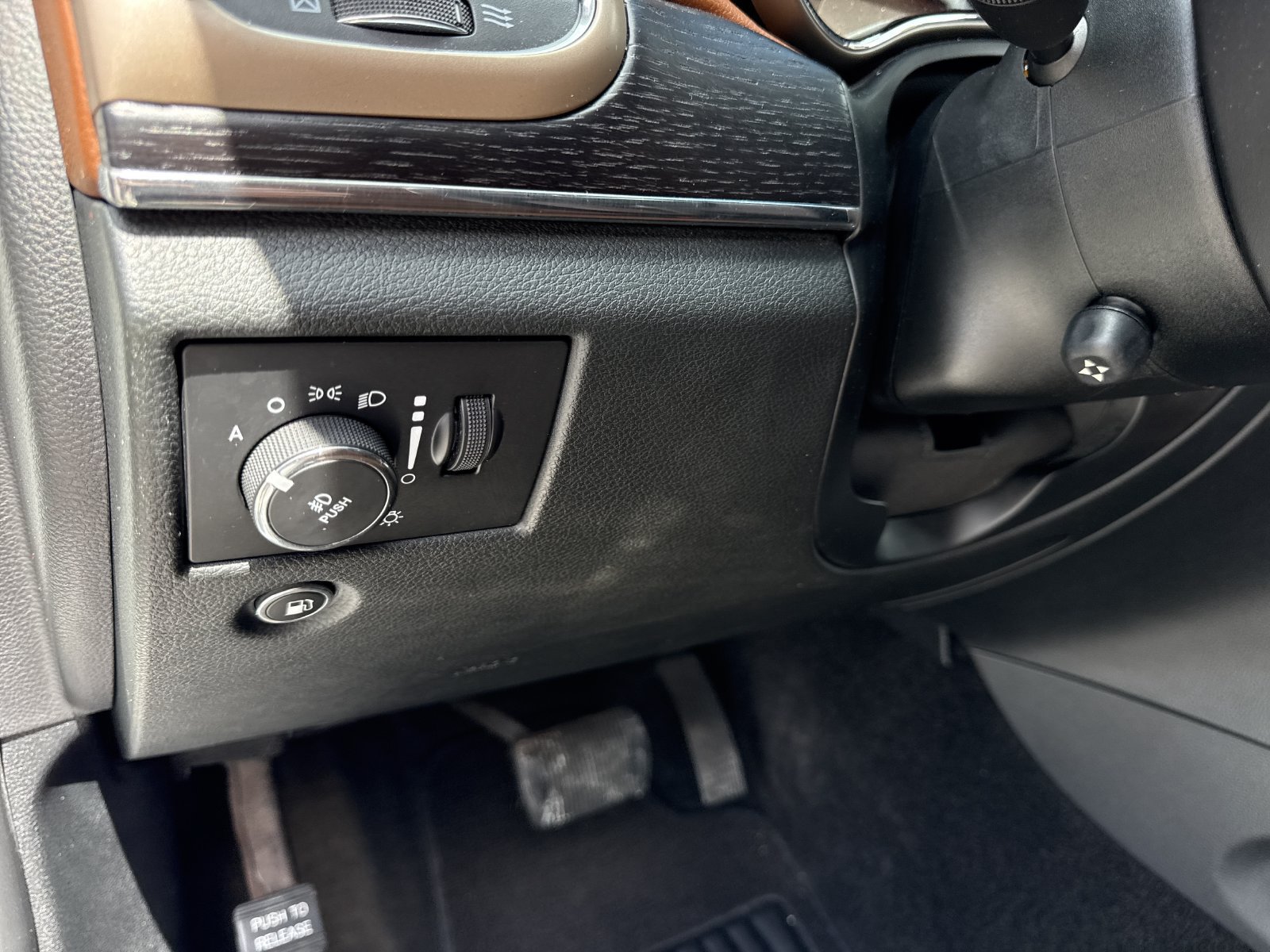 Used 2015 Jeep Grand Cherokee Summit AWD/4WD image 19