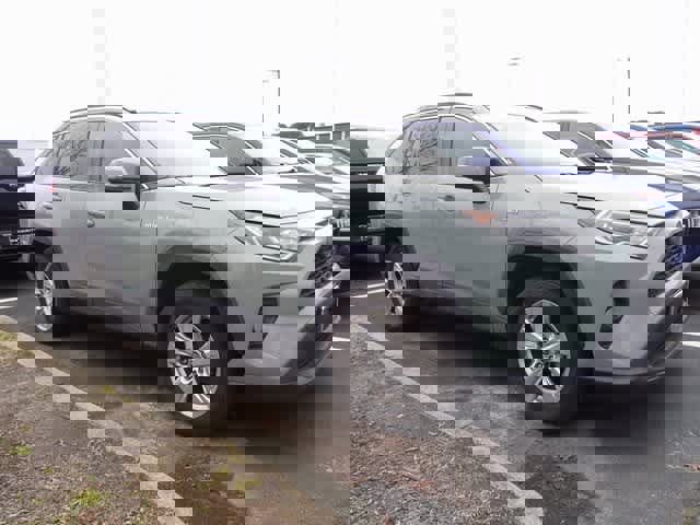 Used 2020 Toyota RAV4 XLE image 4