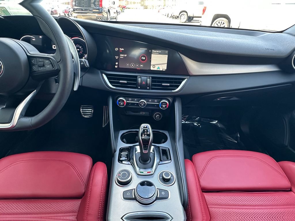 Used 2024 Alfa Romeo Giulia Veloce image 11
