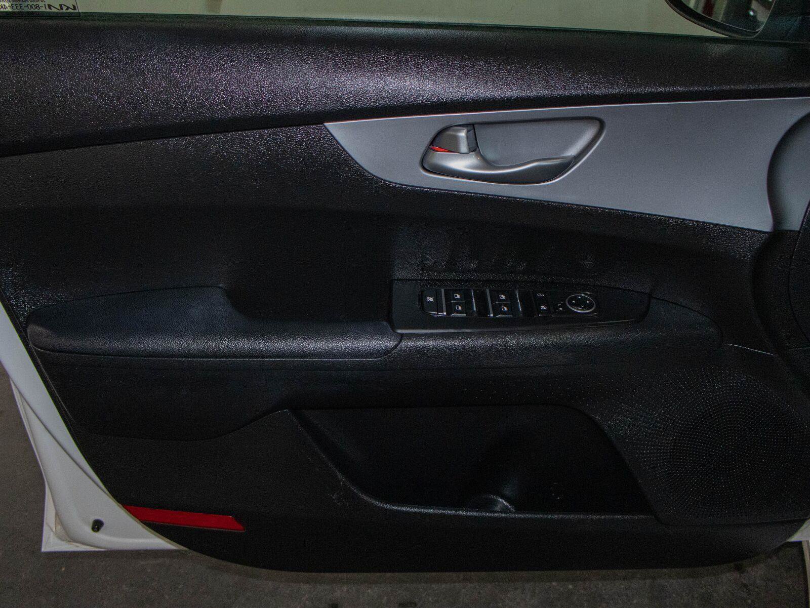 Used 2023 Kia Forte LXS w/ LXS Technology Package FWD image 10