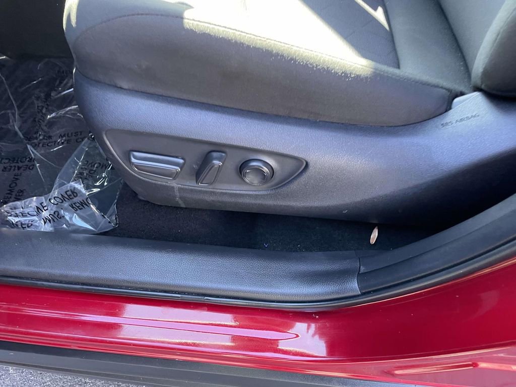 Used 2025 Toyota RAV4 XLE image 28