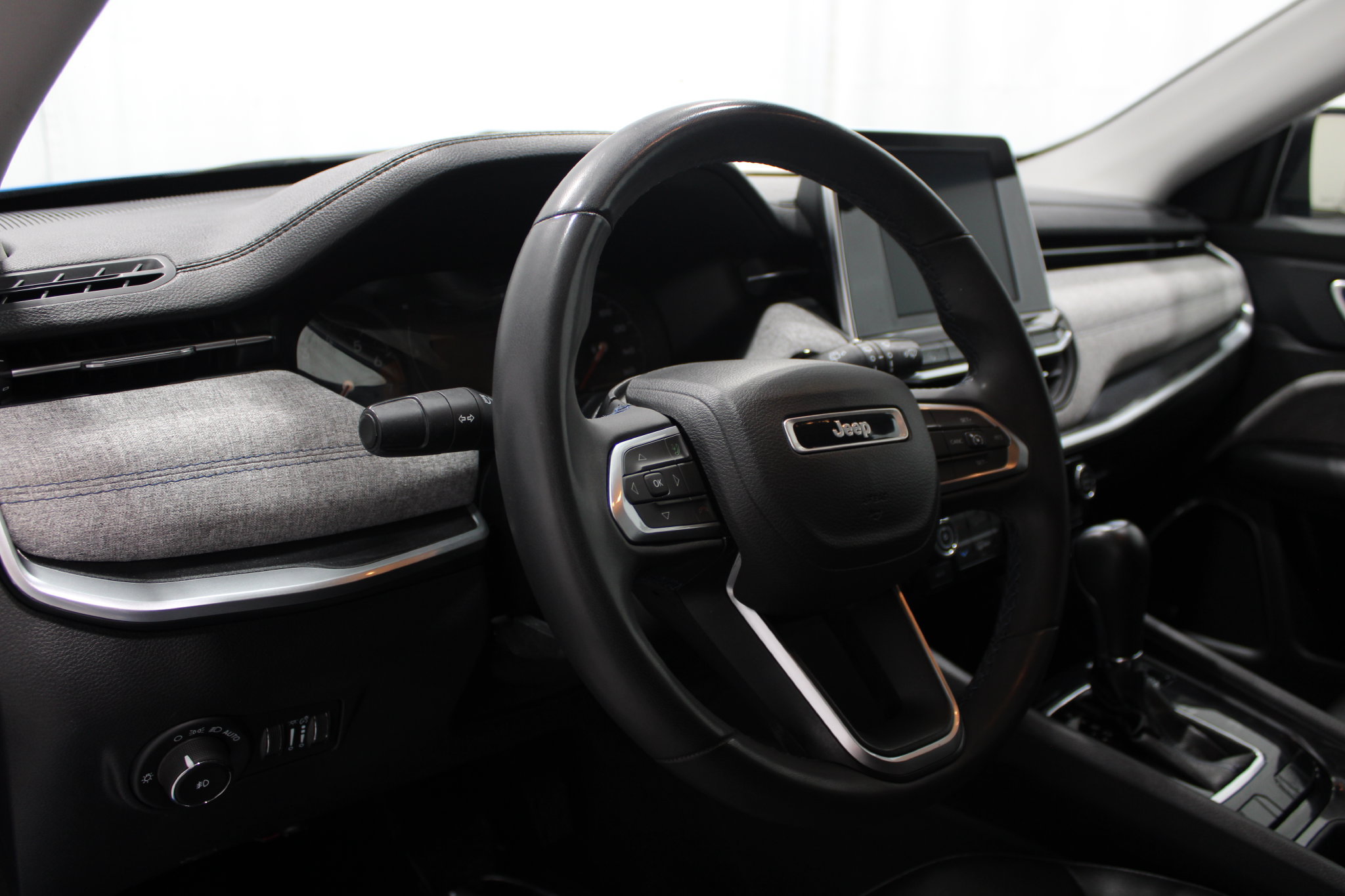 Used 2022 Jeep Compass Latitude w/ Sun and Sound Group FWD image 13