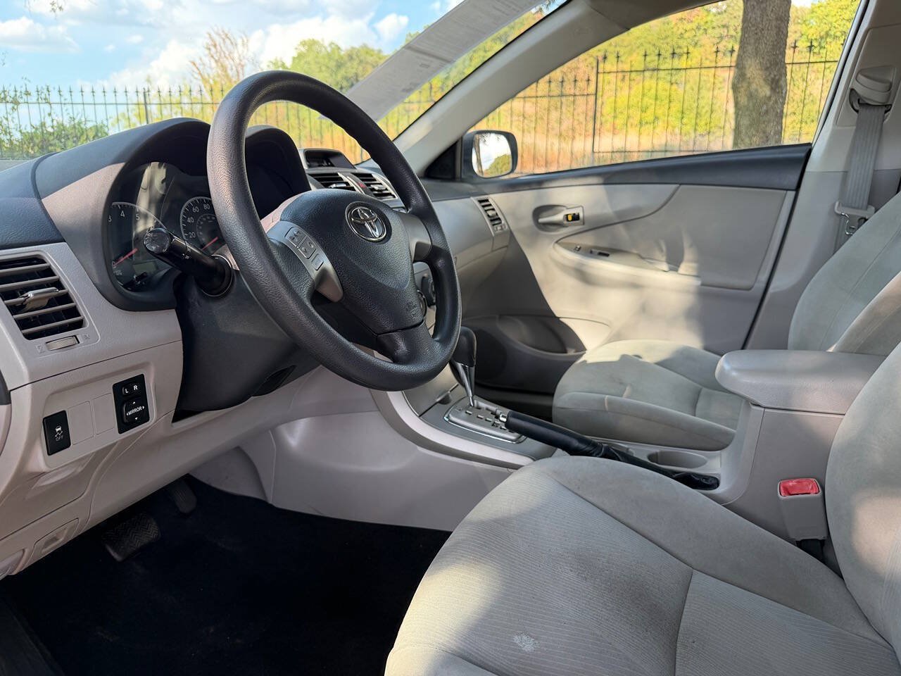 Used 2012 Toyota Corolla LE FWD image 10