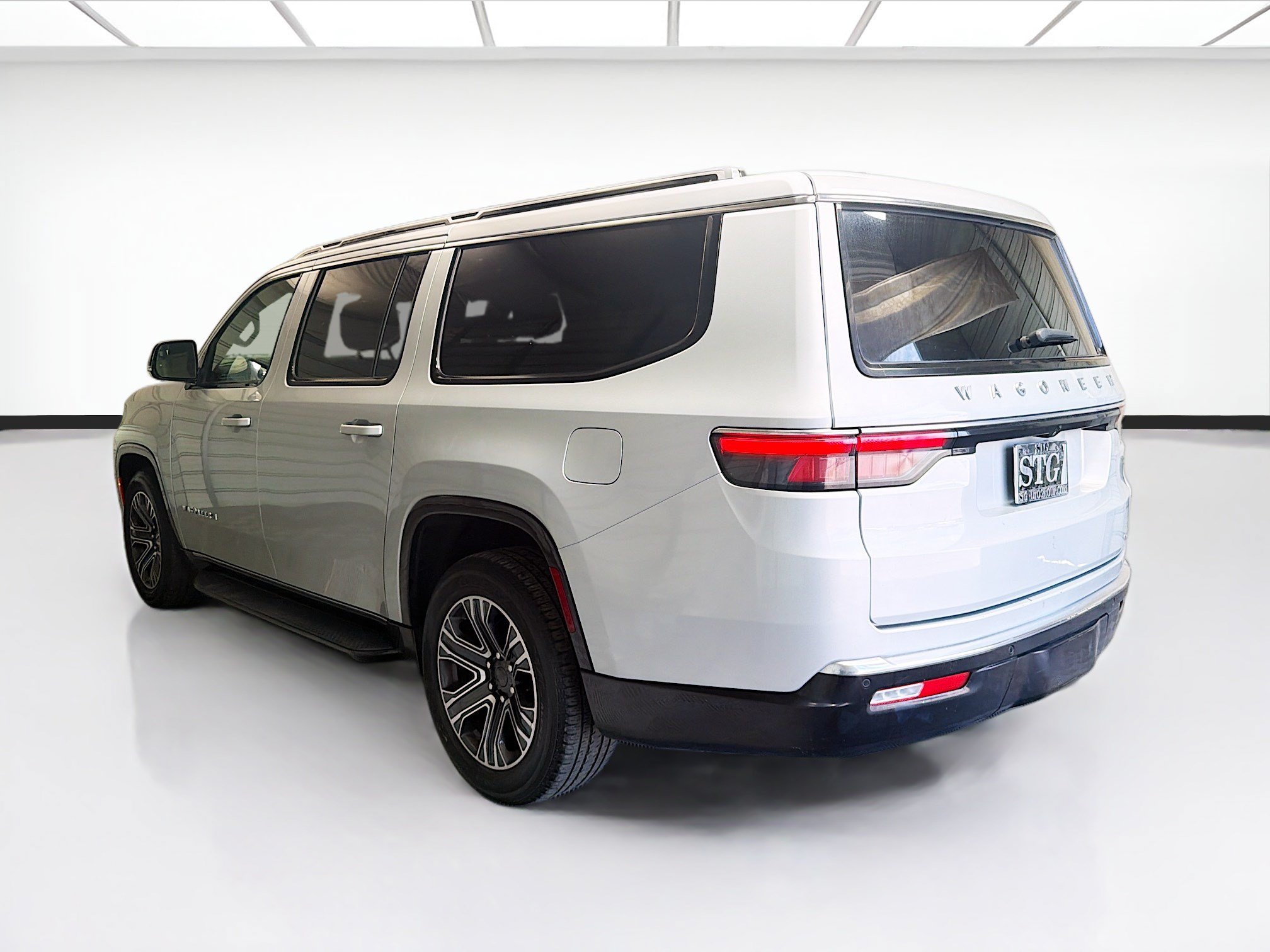 Used 2024 Jeep Wagoneer L Series II AWD/4WD image 6