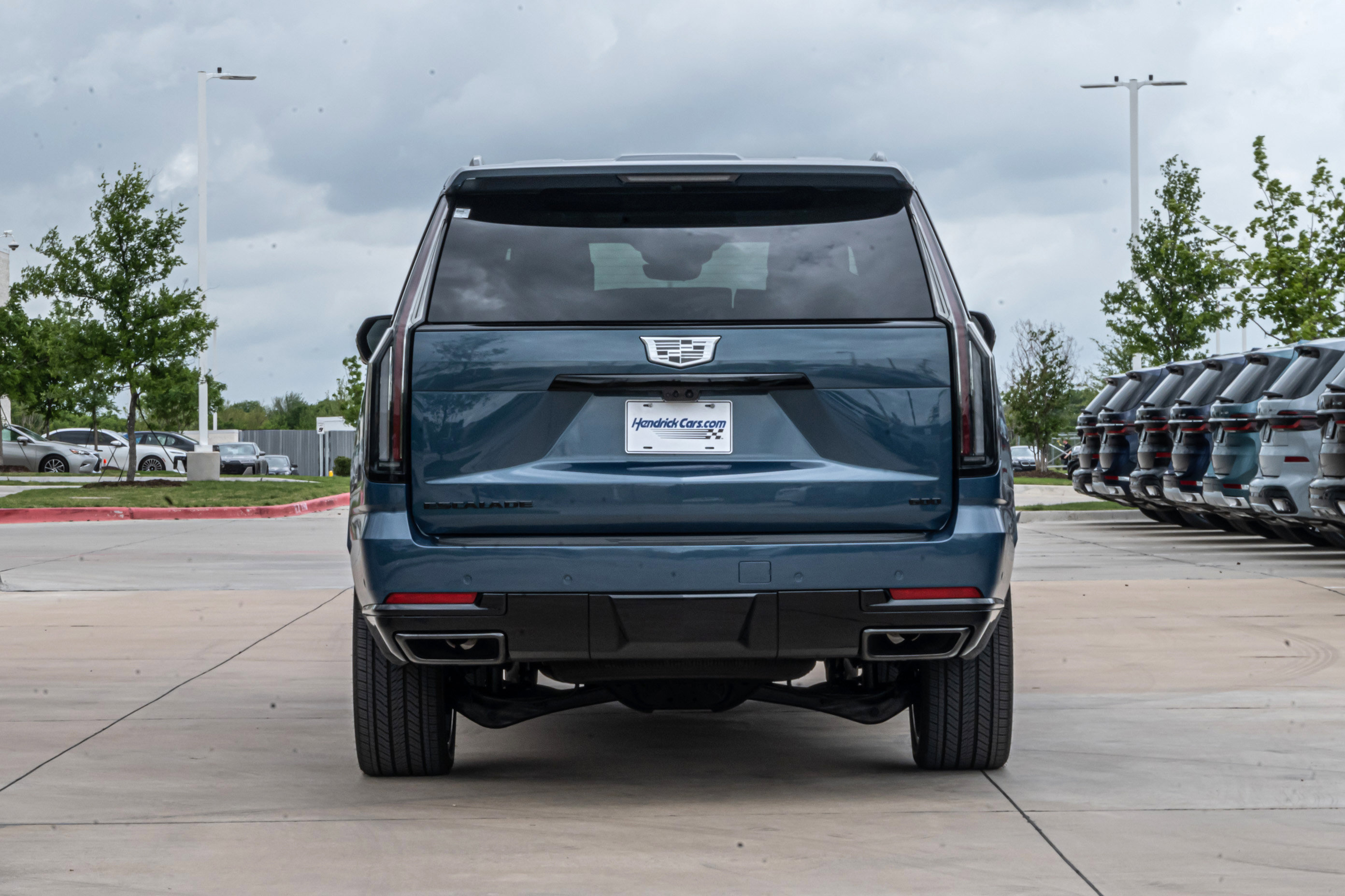 Used 2026 Cadillac Escalade Platinum Sport w/ LPO, ONYX Package AWD/4WD image 7