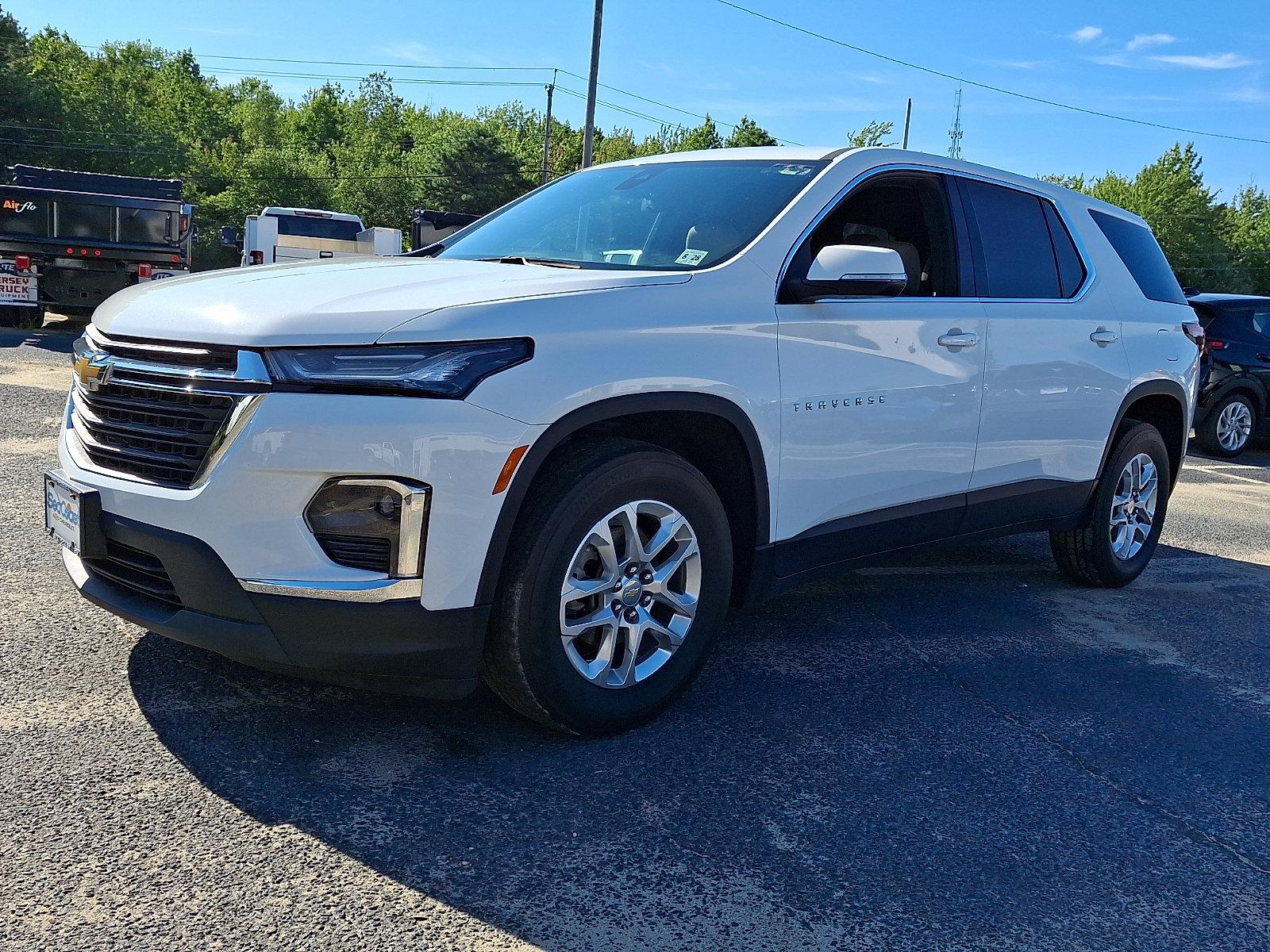 Used 2023 Chevrolet Traverse LS w/ Safety Package FWD image 3