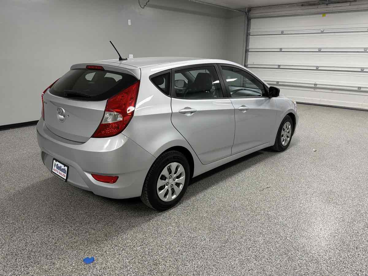 Used 2016 Hyundai Accent SE FWD image 3