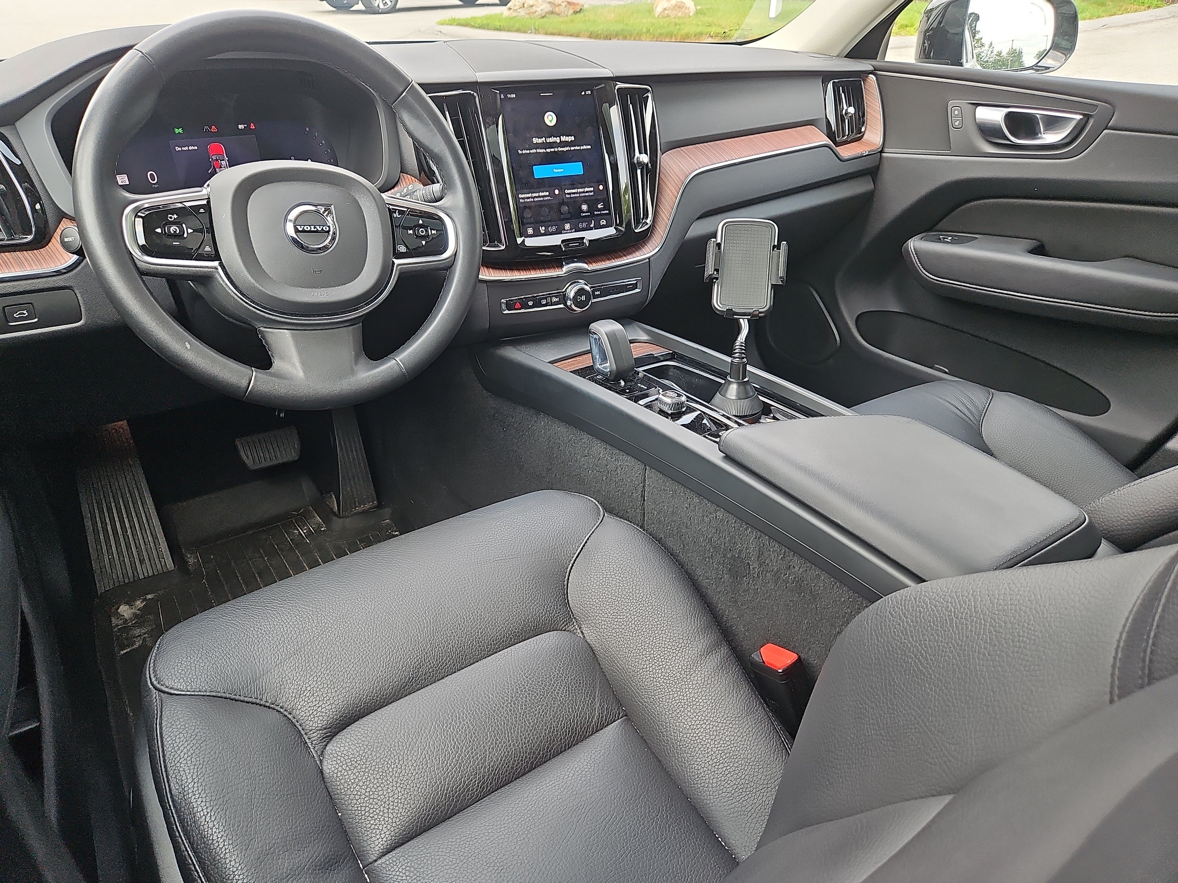 Used 2024 Volvo XC60 B5 Plus w/ Protection Package Premier AWD/4WD image 3