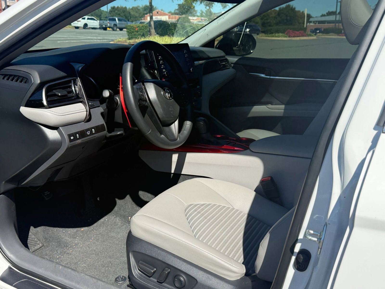 Used 2024 Toyota Camry SE w/ Convenience Package image 9