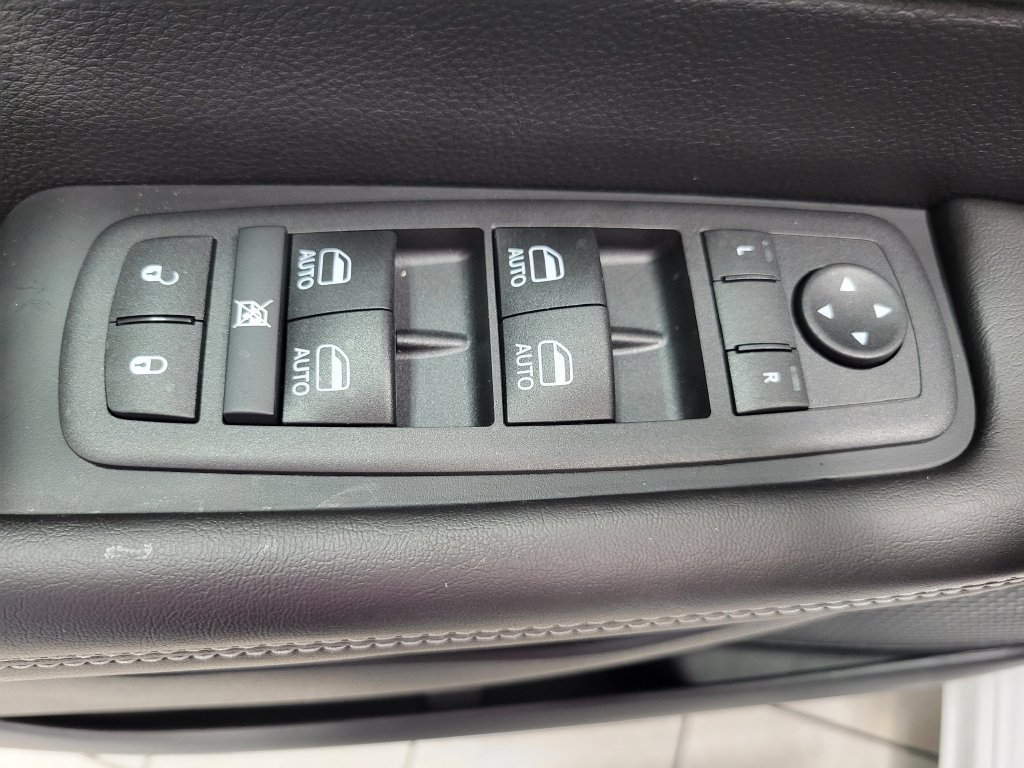 New 2027 Chrysler Pacifica Select AWD/4WD image 21