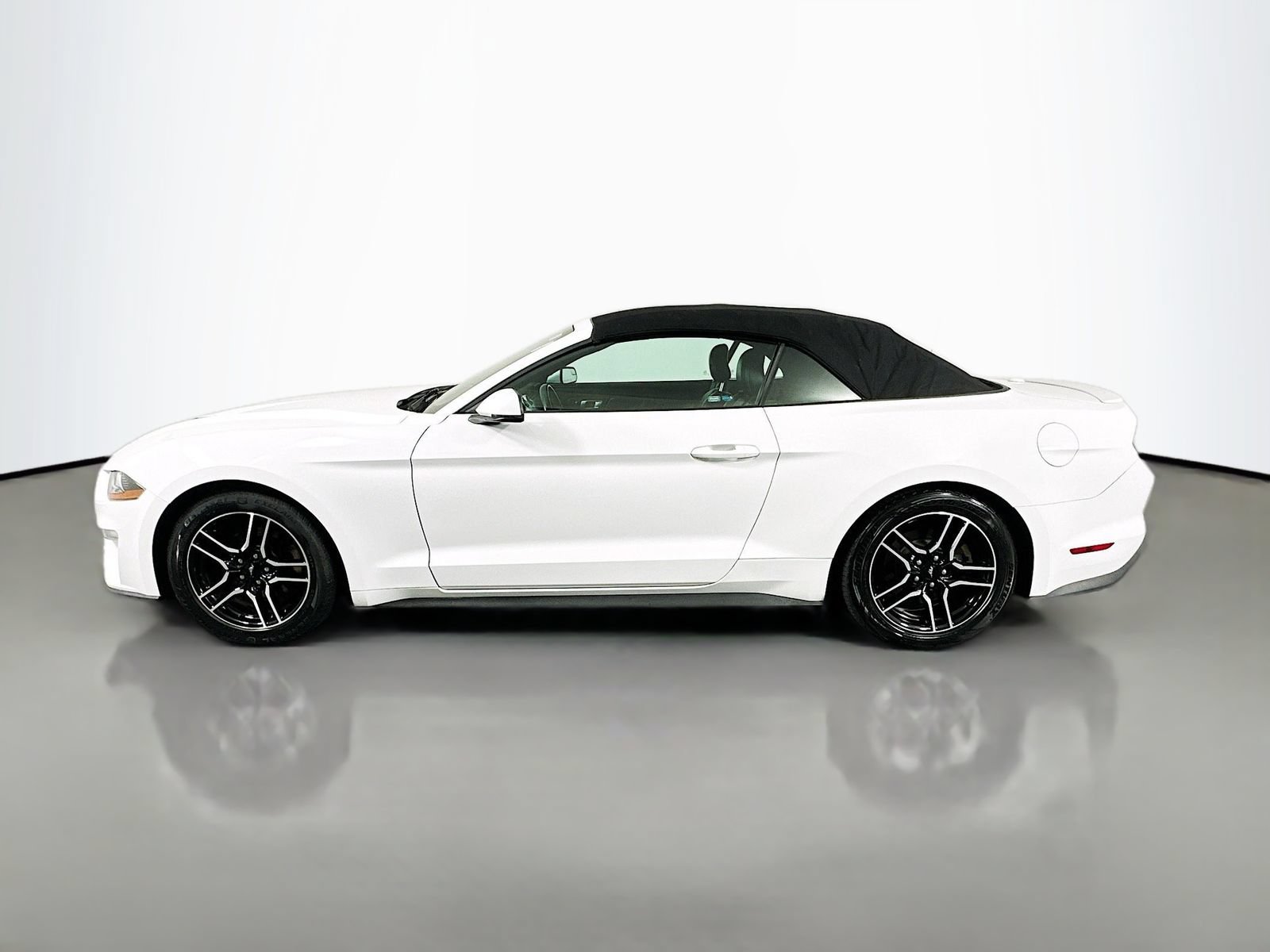 Used 2018 Ford Mustang Premium RWD image 4