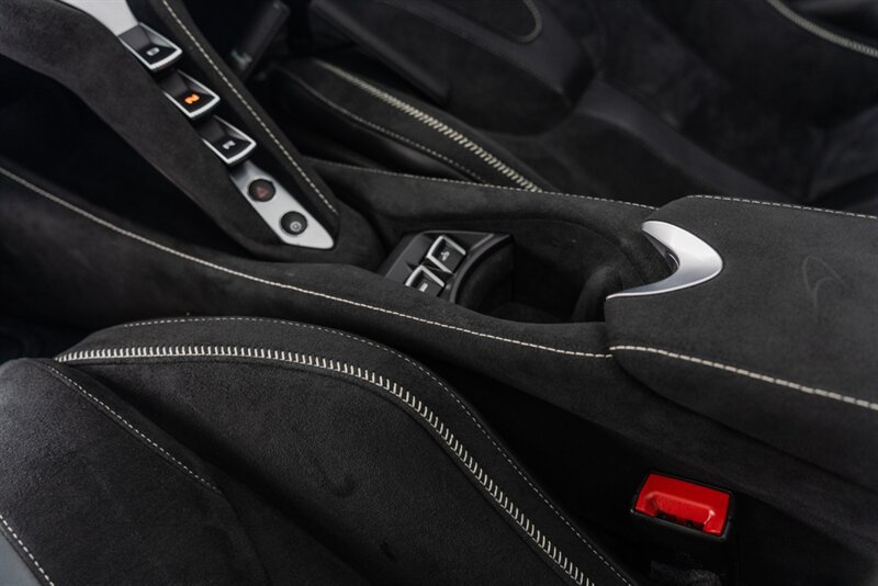 Used 2024 McLaren 750S Spider RWD image 46
