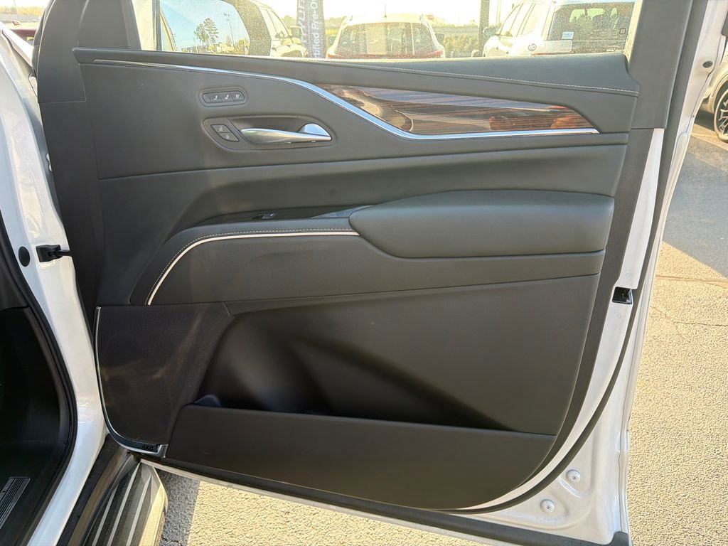 Used 2023 Cadillac Escalade Premium Luxury RWD image 14