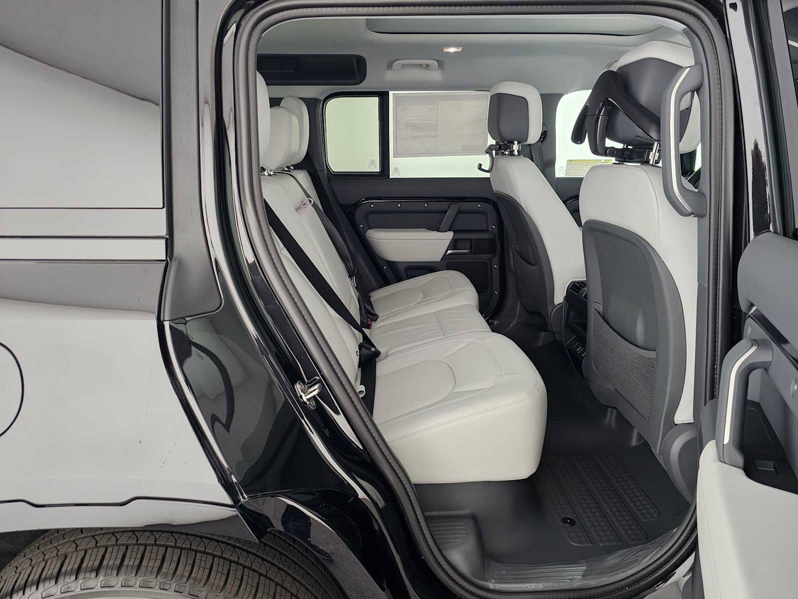 New 2026 Land Rover Defender 110 X-Dynamic SE image 12