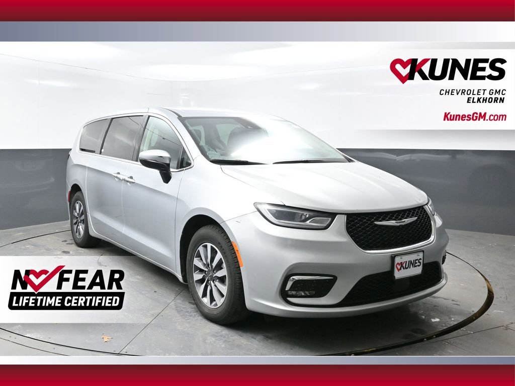 Used 2023 Chrysler Pacifica Touring-L image 1