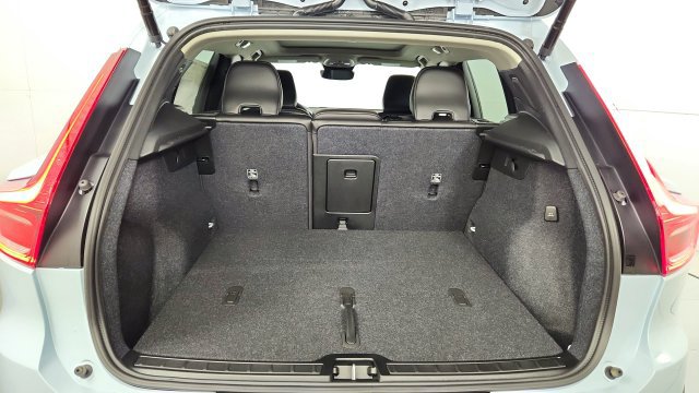 New 2026 Volvo XC40 B5 Plus w/ Climate Package AWD/4WD image 40