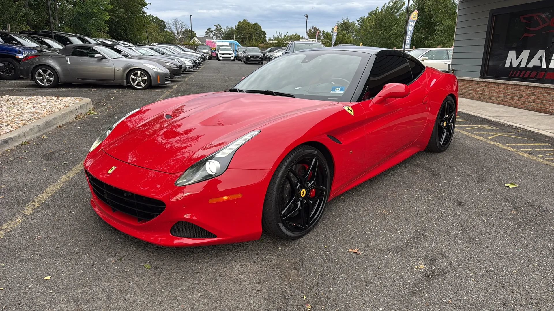 Used 2017 Ferrari California T RWD image 1