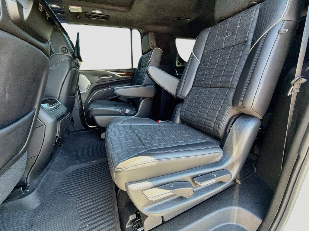 Used 2023 Cadillac Escalade ESV Sport Platinum w/ LPO, ONYX Package AWD/4WD image 23