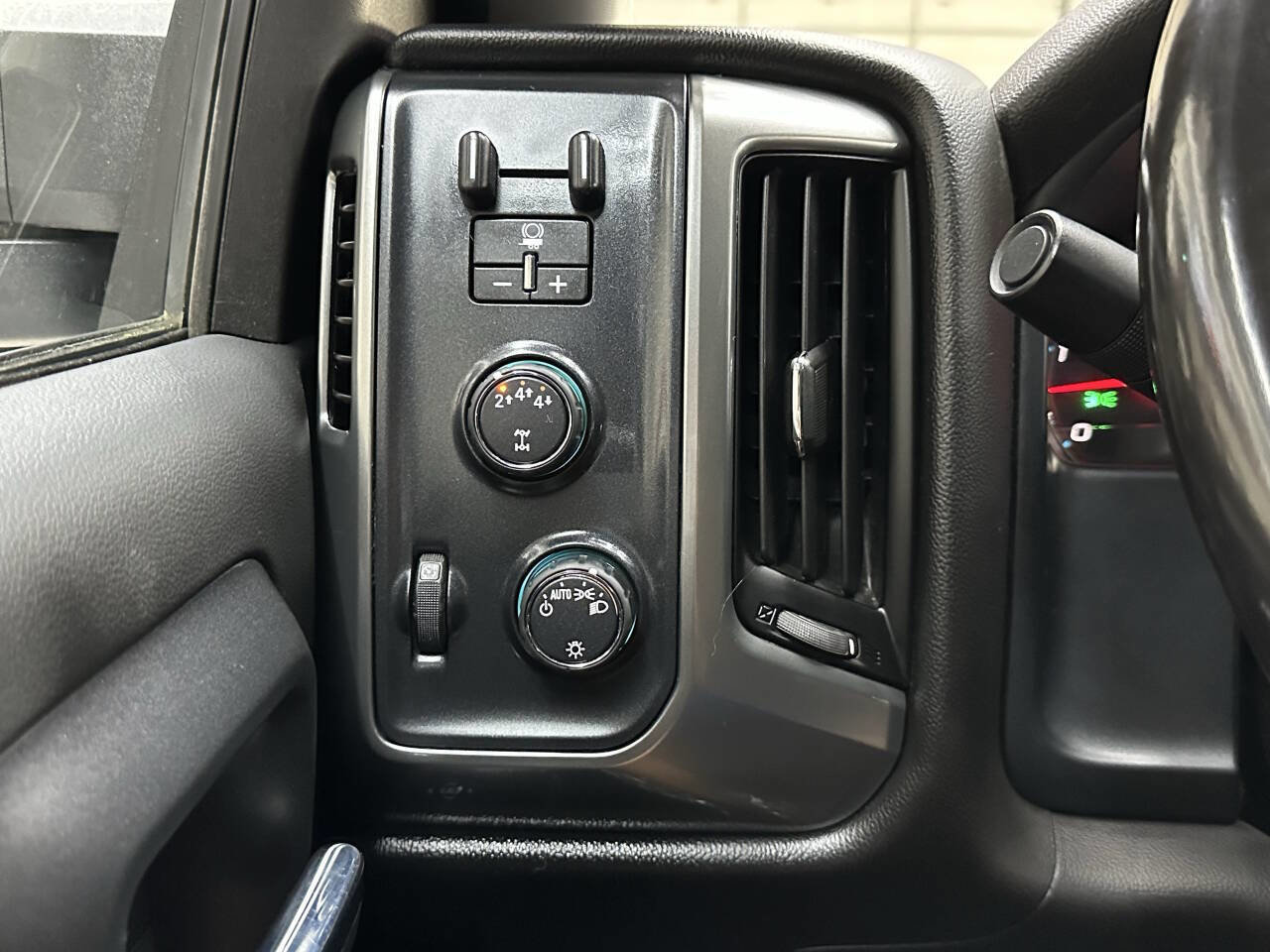 Used 2018 Chevrolet Silverado 3500 LT image 23